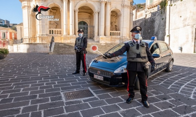 Cassaro, positivo al covid passeggiava per il centro cittadino: denunciato