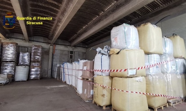Siracusa e Floridia, sequestrate 70 tonnellate di pellet e 500 bombole di Gpl