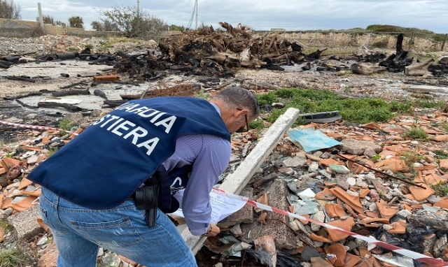 Augusta, Baia del Silenzio invasa da rifiuti "speciali"