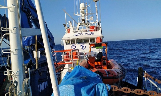 L'Aita Mari verso il porto di Augusta: 50 migranti a bordo