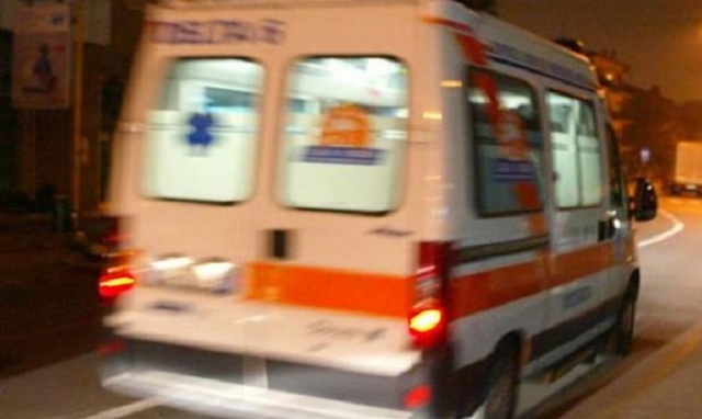 Nel Palermitano, pietre e bottiglie contro ambulanza