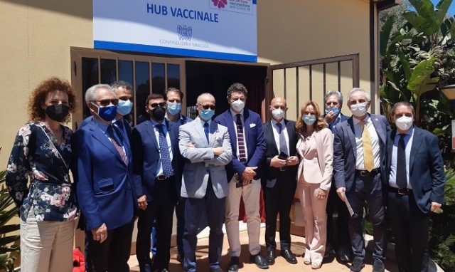 Nasce il primo hub vaccinale multi-aziendale in Italia: è operativo da oggi nel polo industriale di Siracusa