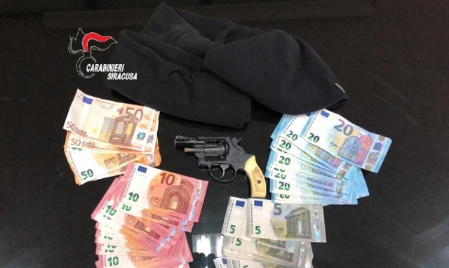 Siracusa, rapina a mano armata in una tabaccheria di Ortigia: arrestato 17enne