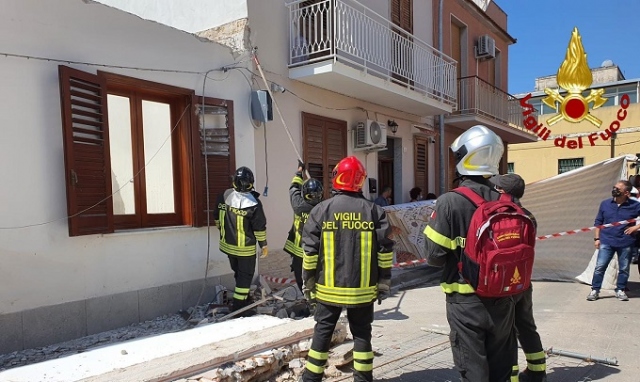 Incidente sul lavoro, crolla un ballatoio ad Avola: un operaio morto e uno ferito