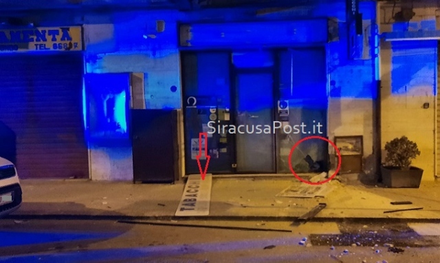 Siracusa, bomba carta a tabaccaio di via Piave: il boato avvertito in buona parte della città