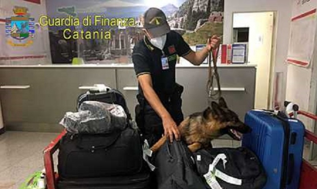 Dalla Spagna a Catania con 138 grammi di eroina nella biancheria intima: in manette siracusano