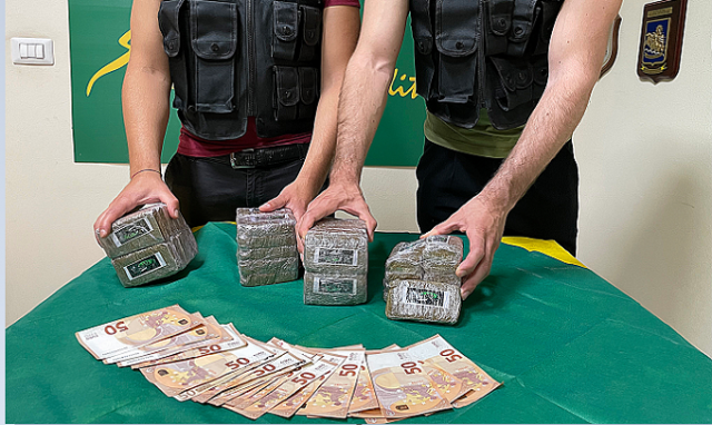 In auto con 4 chili di marijuana, arrestato 60enne di Siracusa