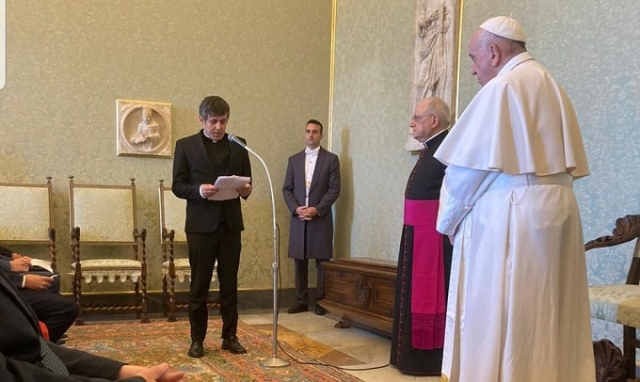 Siracusa, padre Rosario Lo Bello e i suoi ragazzi in udienza privata da Papa Francesco