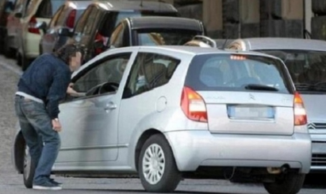 Siracusa, parcheggiatori abusivi: sanzione e denuncia a Riva Nazario Sauro