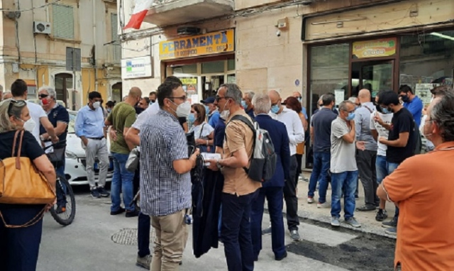 Siracusa, intimidazione a tabaccheria di via Piave: sit in di mobilitazione contro il racket