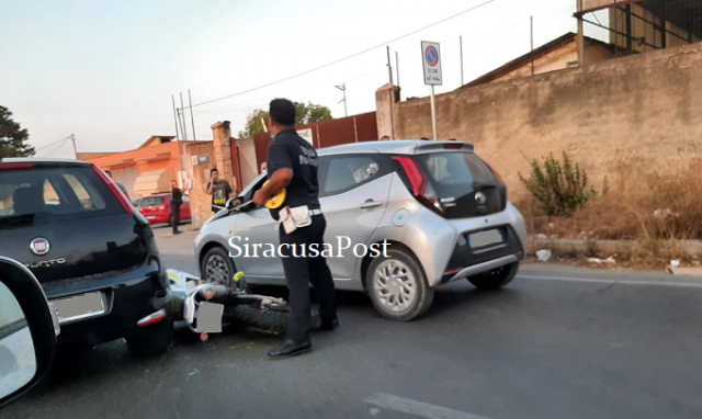 Siracusa, incidente in via Elorina: ferito un motociclista