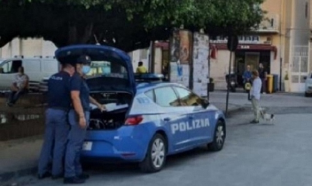 Noto, poliziotti scambiati per turisti: denunciato parcheggiatore