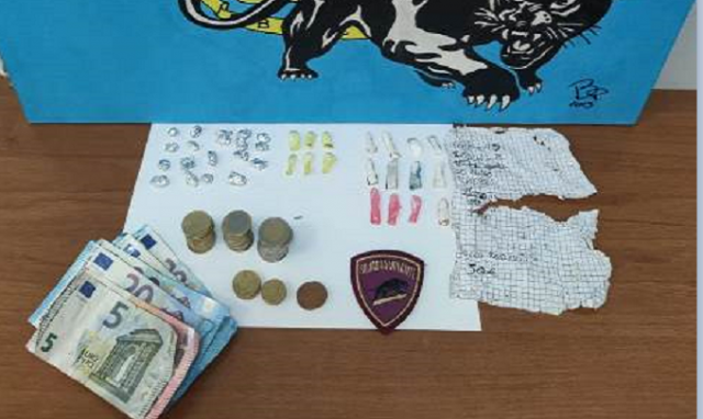 Siracusa, controlli antidroga in via Algeri: arrestato 39enne