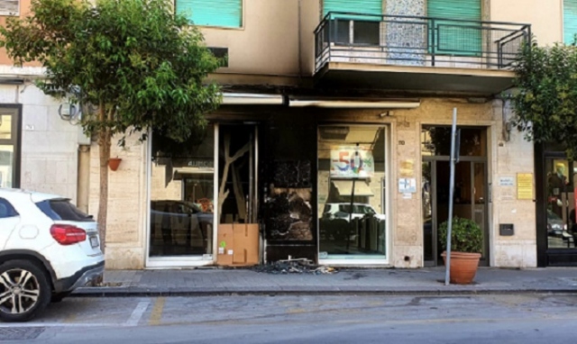 Siracusa, incendio in un negozio di Corso Gelone. Indaga la Squadra Mobile