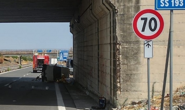 Incidente stradale sulla strada per Augusta, coinvolti due mezzi: un morto