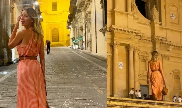 Alessia Marcuzzi in vacanza a Noto, le foto sui social "Luogo magico"