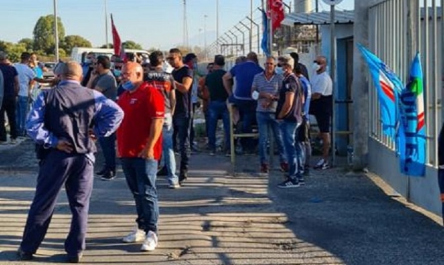 Sit in alla Versalis dei lavoratori Icmb contro gli appalti al ribasso